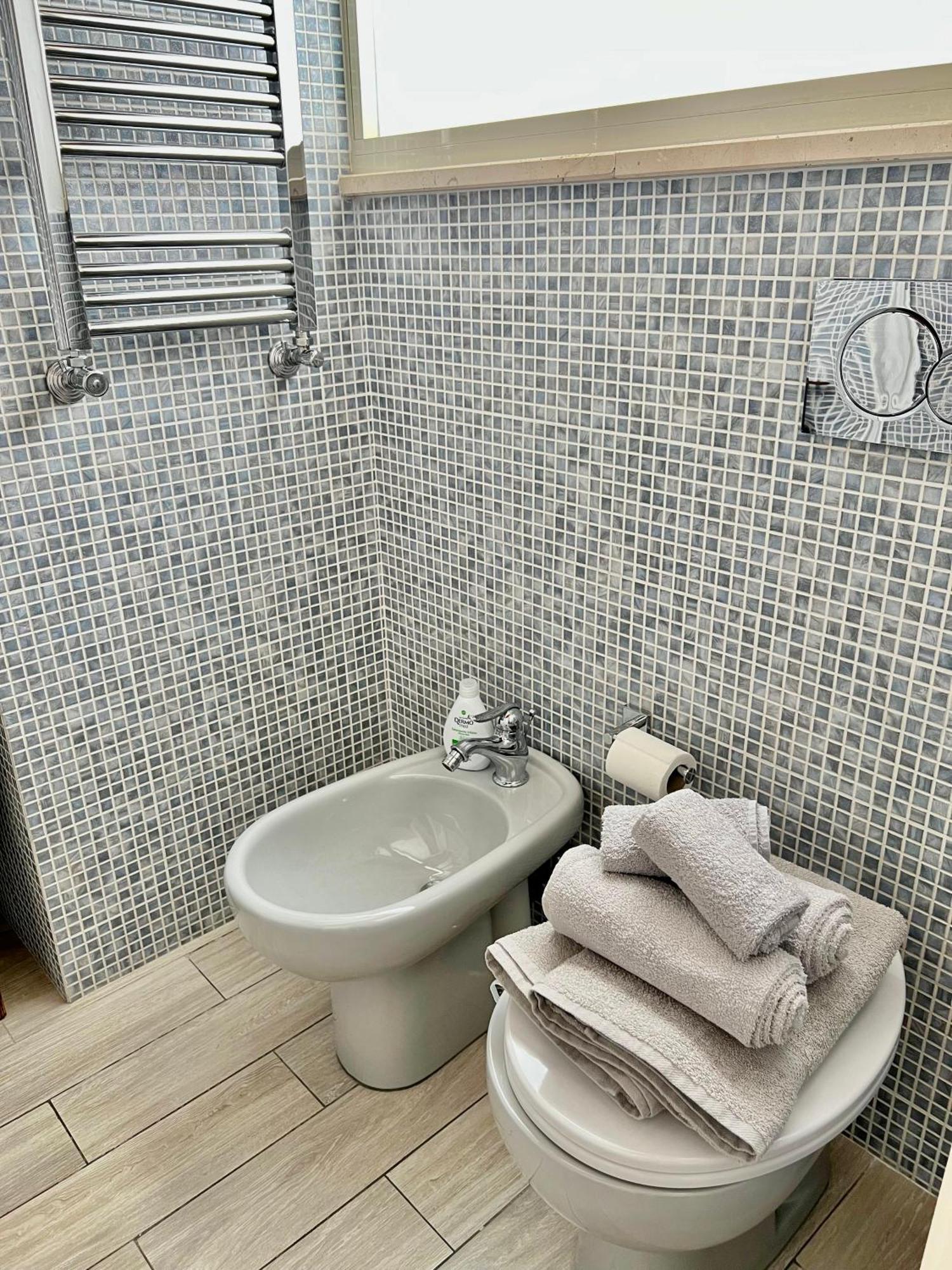 Vivi In Un Attico Tipico Romano Con Vista Su Roma Bagian luar foto